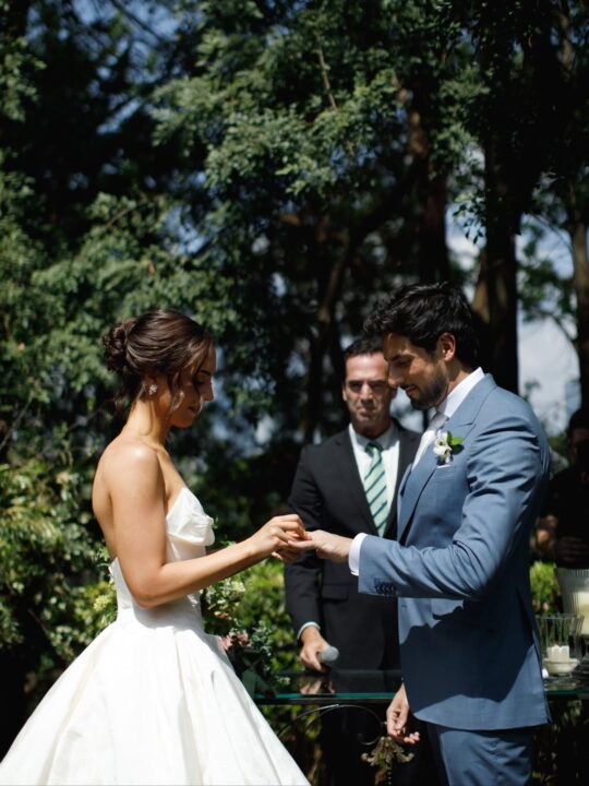 Lara Silva e Julinho Casares compartilham registros especiais da cerimônia de casamento; veja