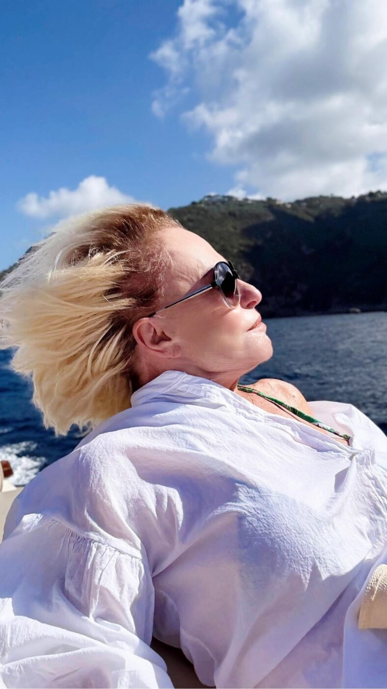 Ana Maria Braga compartilha novos registros de férias na Itália