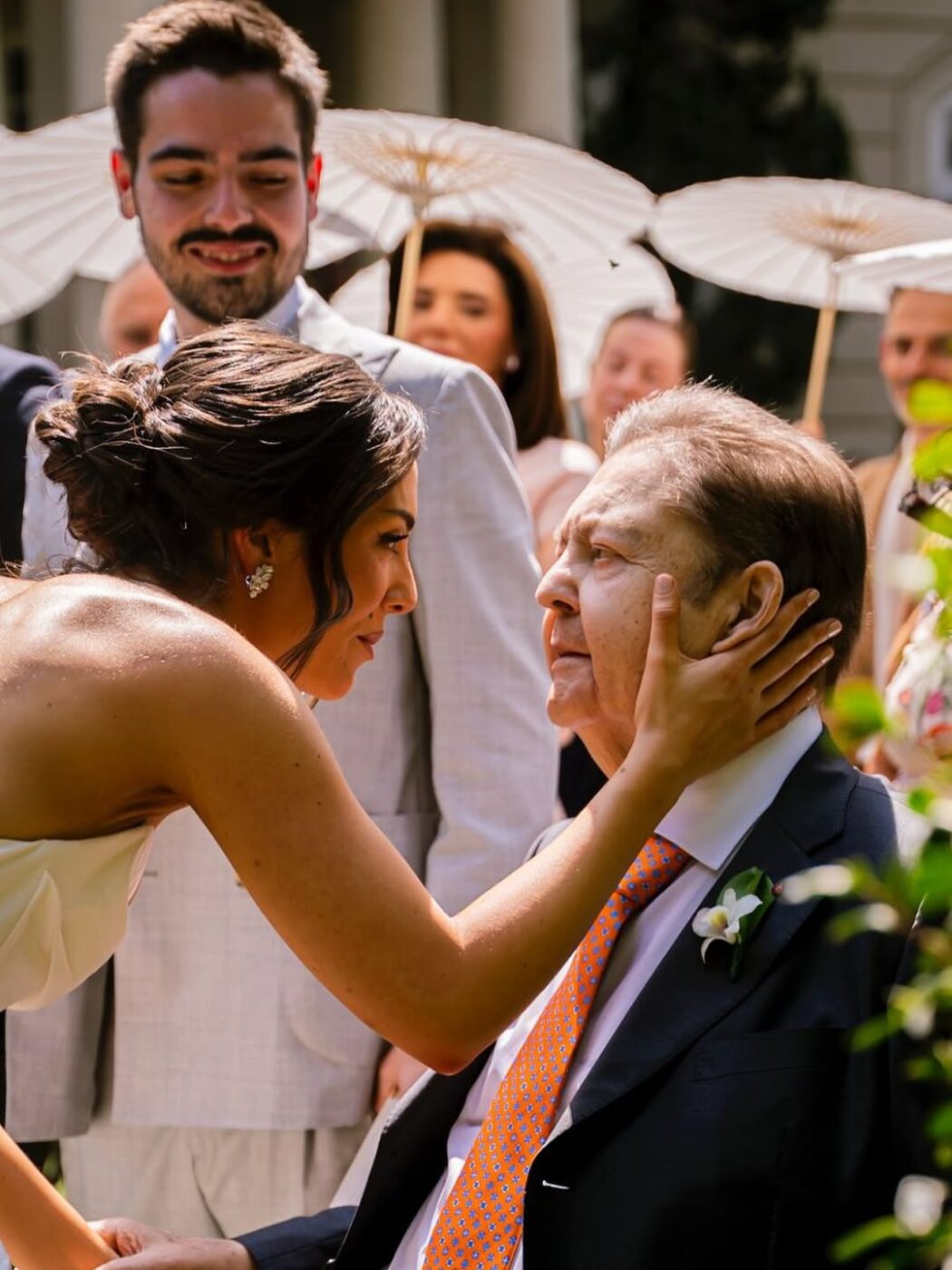Lara se declara para Faustão após ser levada ao altar pelo pai em casamento: “Maior presente”