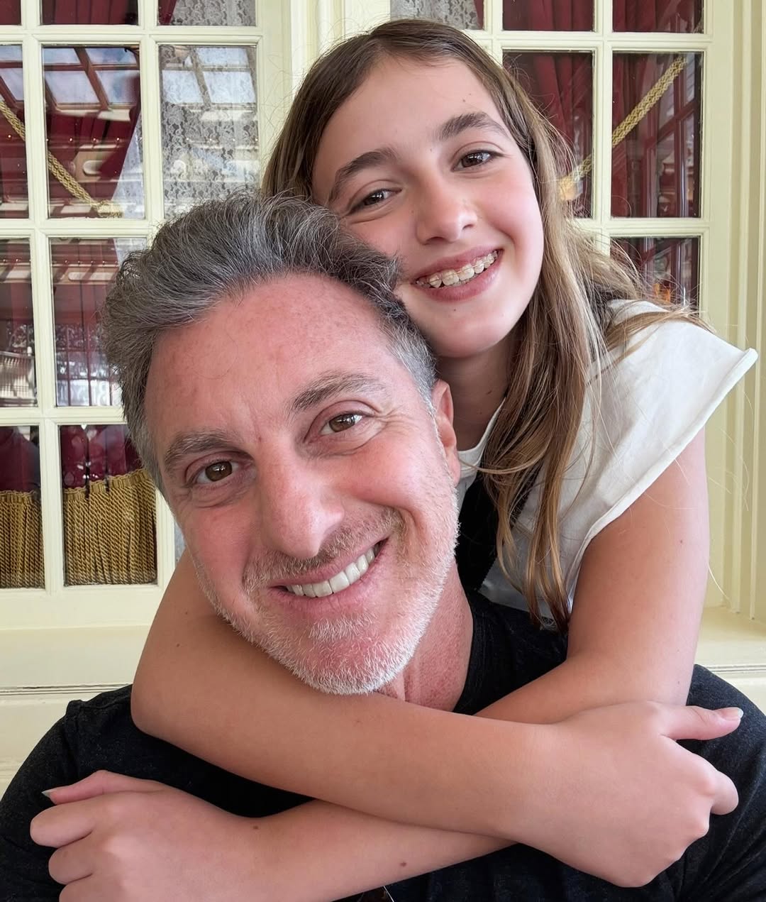 Filha de Angélica e Luciano Huck ganha declaração do pai em data especial: ‘Pequena Claudia Raia’