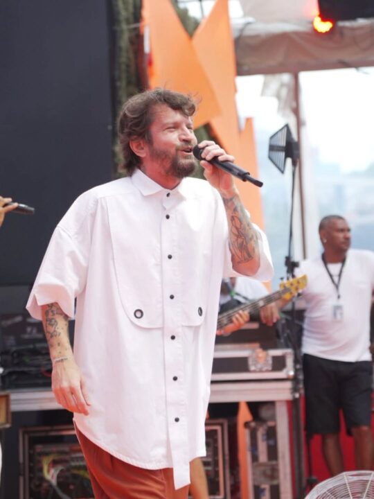 Saulo Fernandes antecipa o clima de Verão com show vibrante em São Paulo
