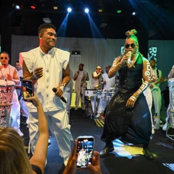 Uau 10 vezes: Timbalada faz show surpresa e encerra o Salvador Solare com festa especial