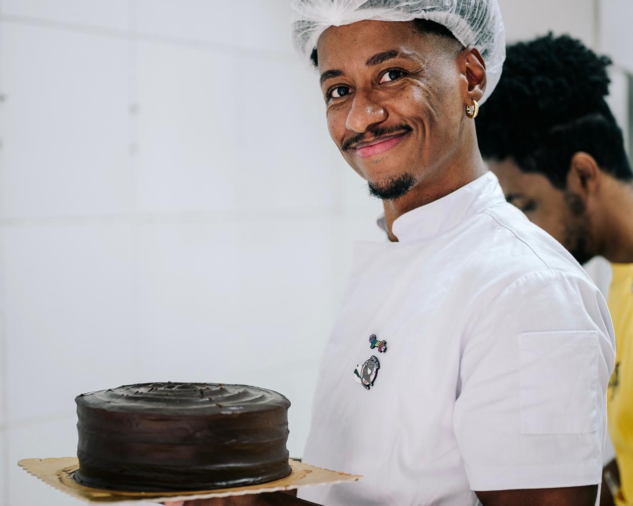 Chef quilombola Vini da Aladia transforma memórias em sabores em novo espaço no Rio Vermelho