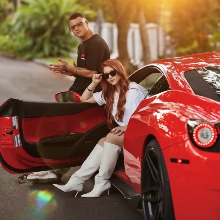 Filha de Gugu e marido ostentam Ferrari de R$ 2,5 milhões em ensaio