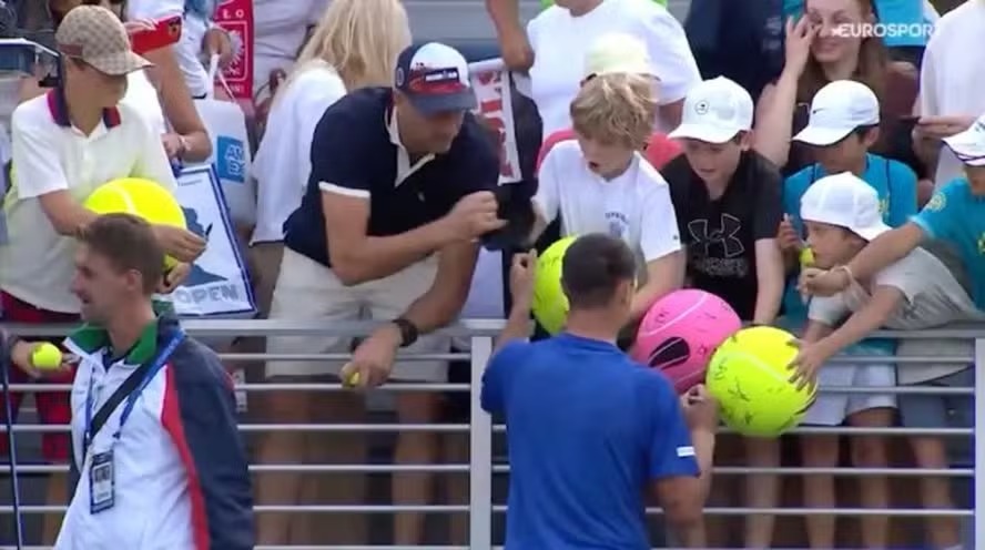 CEO se desculpa após pegar boné dado a criança por tenista no US Open: ‘Lição de humildade’