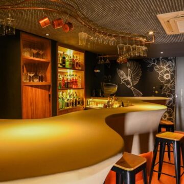 Clube Bar abre às portas ao público oferecendo noites de coquetelaria exclusiva em Salvador