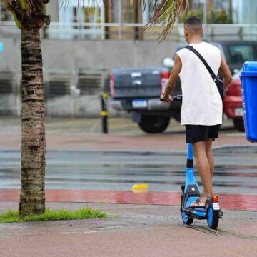 Mais de 10 mil usuários já foram abordados por uso incorreto de patinetes elétricos em Salvador