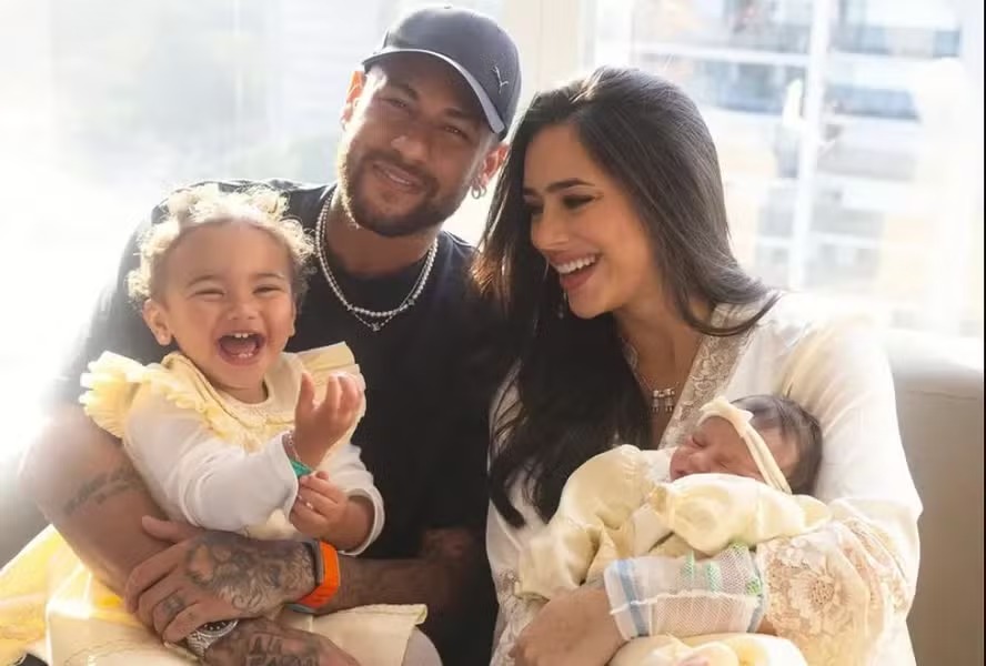 Babás de Mavie e Mel, filhas de Neymar, são escolhidas e assinam termo de confidencialidade