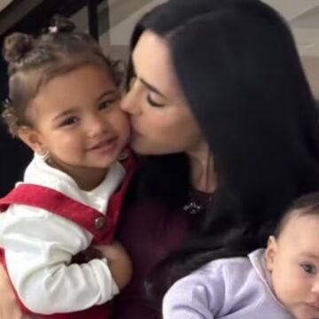 Bruna Biancardi encanta ao mostrar clique fofo com Mavie e Mel