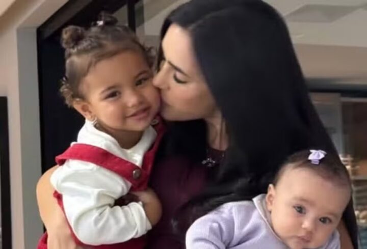 Bruna Biancardi encanta ao mostrar clique fofo com Mavie e Mel