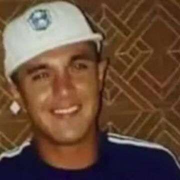 Jovem declarado morto aparece no próprio velório e deixa familiares em choque