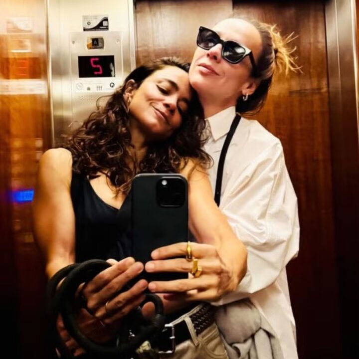 Alice Braga faz declaração apaixonada para a namorada: ‘Meu amor gigante’