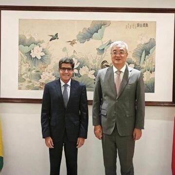 ACM Neto se reúne com embaixador da China e articula missão internacional sobre inovação e mobilidade