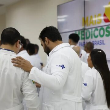 Estudantes de baixa renda de curso de medicina terão ajuda do governo