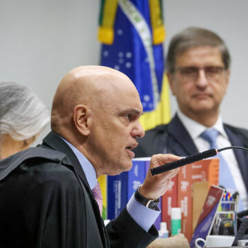 Alexandre de Moraes lista 13 atos que ligariam Bolsonaro a plano de golpe de Estado