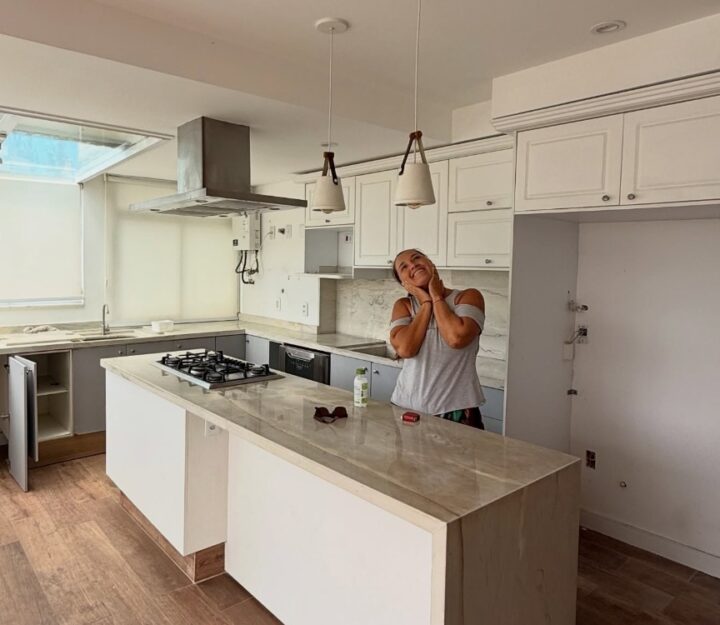 Jornalista Ana Thaís Matos comemora conquista da casa própria: ‘A gente só sente e agradece’