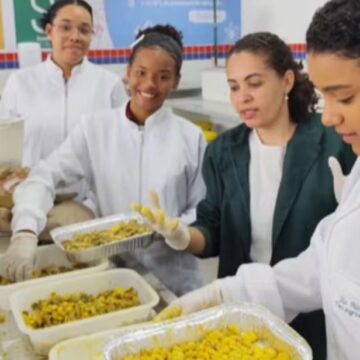 Projeto baiano incentiva meninas da rede pública a se tornarem cientistas