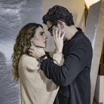 Vale Tudo: Heleninha e Renato reatam romance