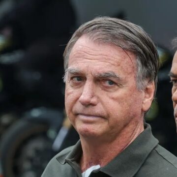 Após retirada de lesões da pele, Bolsonaro volta à prisão domiciliar