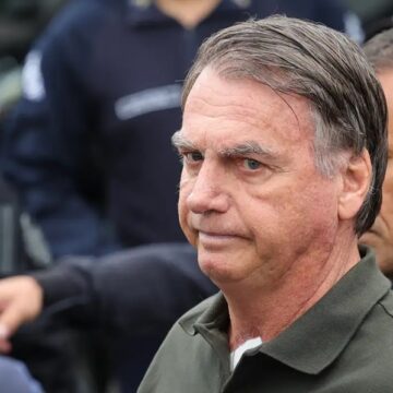 Bolsonaro tem alta hospitalar em Brasília após noite internado