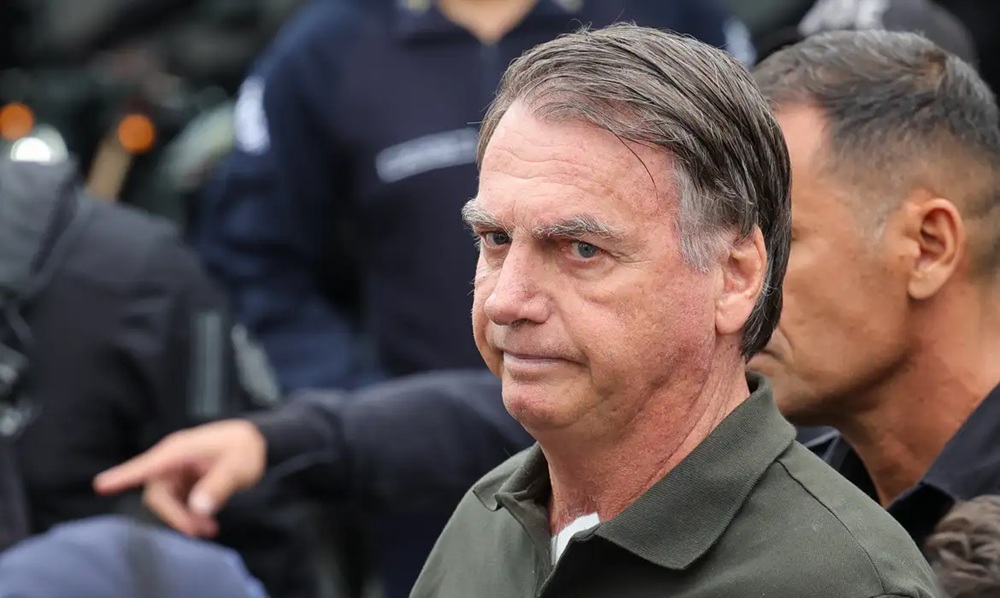 Bolsonaro tem alta hospitalar em Brasília após noite internado