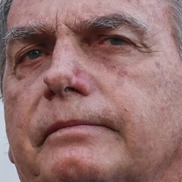 Fux vota por absolver Bolsonaro de crimes ligados à trama golpista