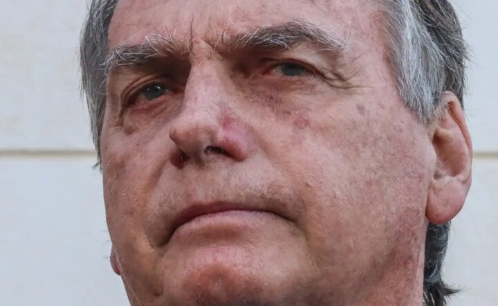 Fux vota por absolver Bolsonaro de crimes ligados à trama golpista