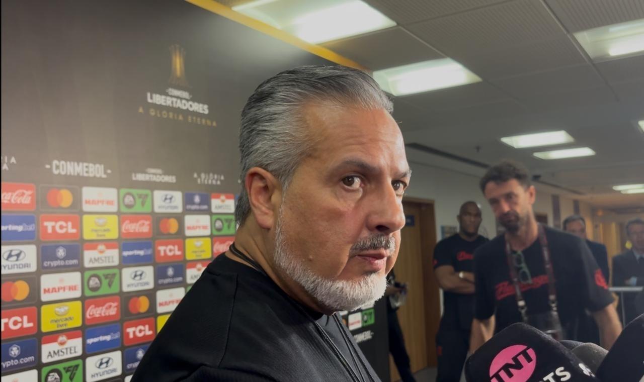 “Escandaloso, vergonhoso”. Boto dispara contra árbitro de Flamengo x Estudiantes