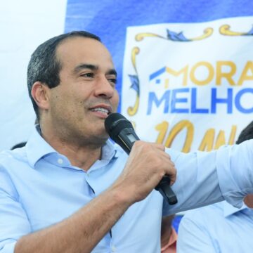 Prefeitura entrega mais 100 casas reformadas na Fazenda Grande do Retiro