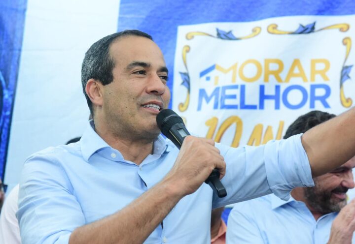 Prefeitura entrega mais 100 casas reformadas na Fazenda Grande do Retiro