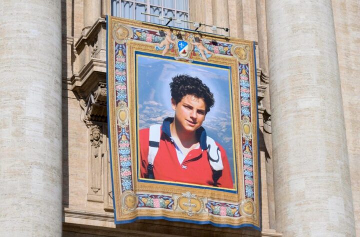 1º santo da geração millennial: Carlo Acutis é canonizado no Vaticano