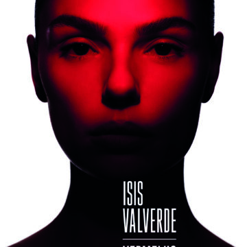 “Um livro que sangra”: Isis Valverde lança coletânea de poemas autorais com confissões líricas e intensidade emocional