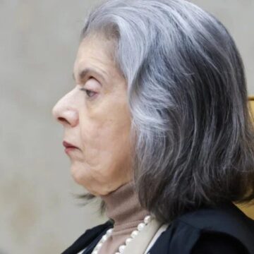 Cármen Lúcia recita poema de Affonso Romano durante julgamento de Bolsonaro e destaca reflexão sobre a história do Brasil