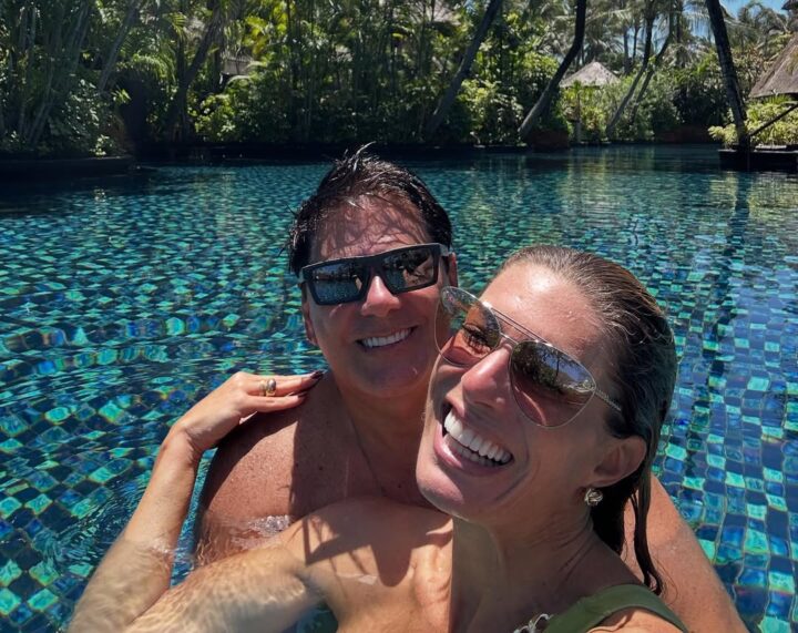Elaine Mickely e Cesar Filho curtem férias em hotel com diárias que custam quase R$ 8 mil