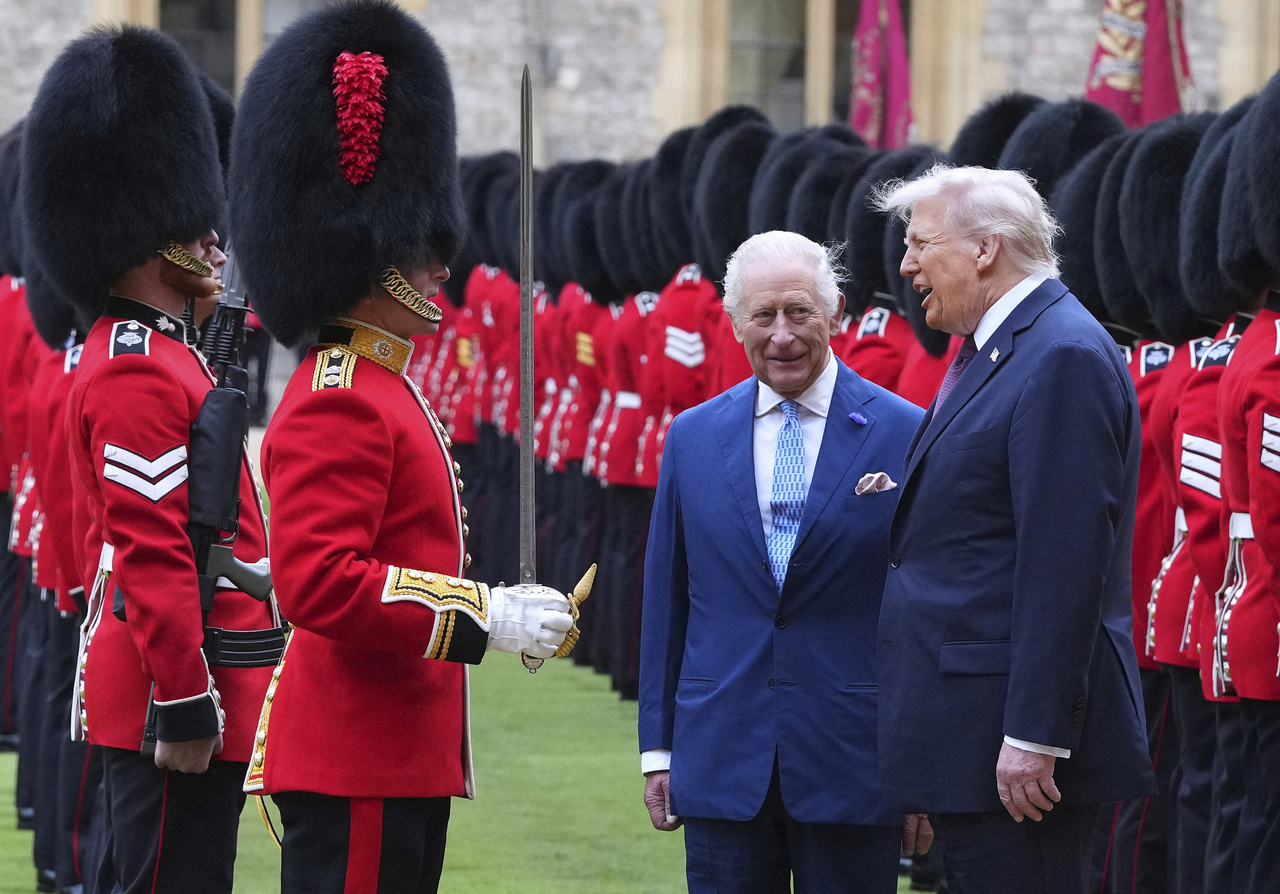 Donald Trump chega ao Reino Unido e é recebido pelo rei Charles III