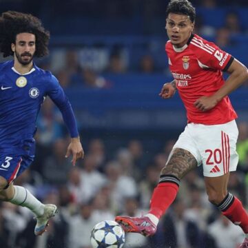 Chelsea vence o Benfica por 1 a 0 na Champions com gol contra de Richard Ríos; João Pedro é expulso