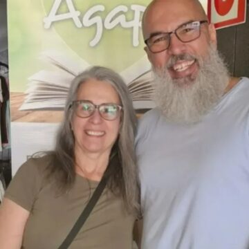 Casal abre livraria cristã em BH e fatura R$ 35 mil por mês com atendimento personalizado