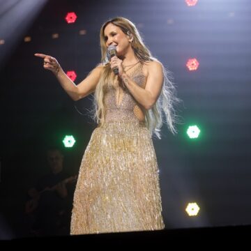 Com os pais na plateia, Claudia Leitte abre turnê Intemporal em São Paulo; veja fotos