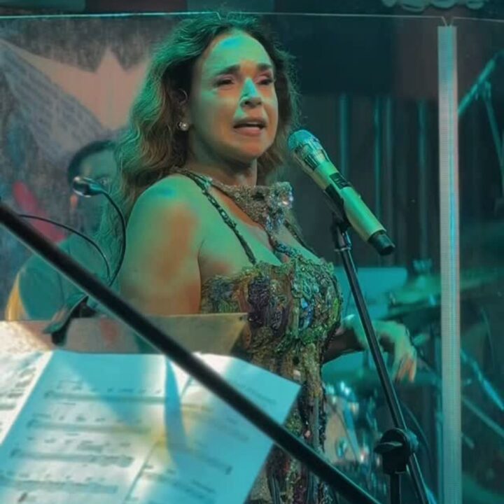 Daniela Mercury estreia espetáculo acústico com repertório de Chico Buarque em Salvador