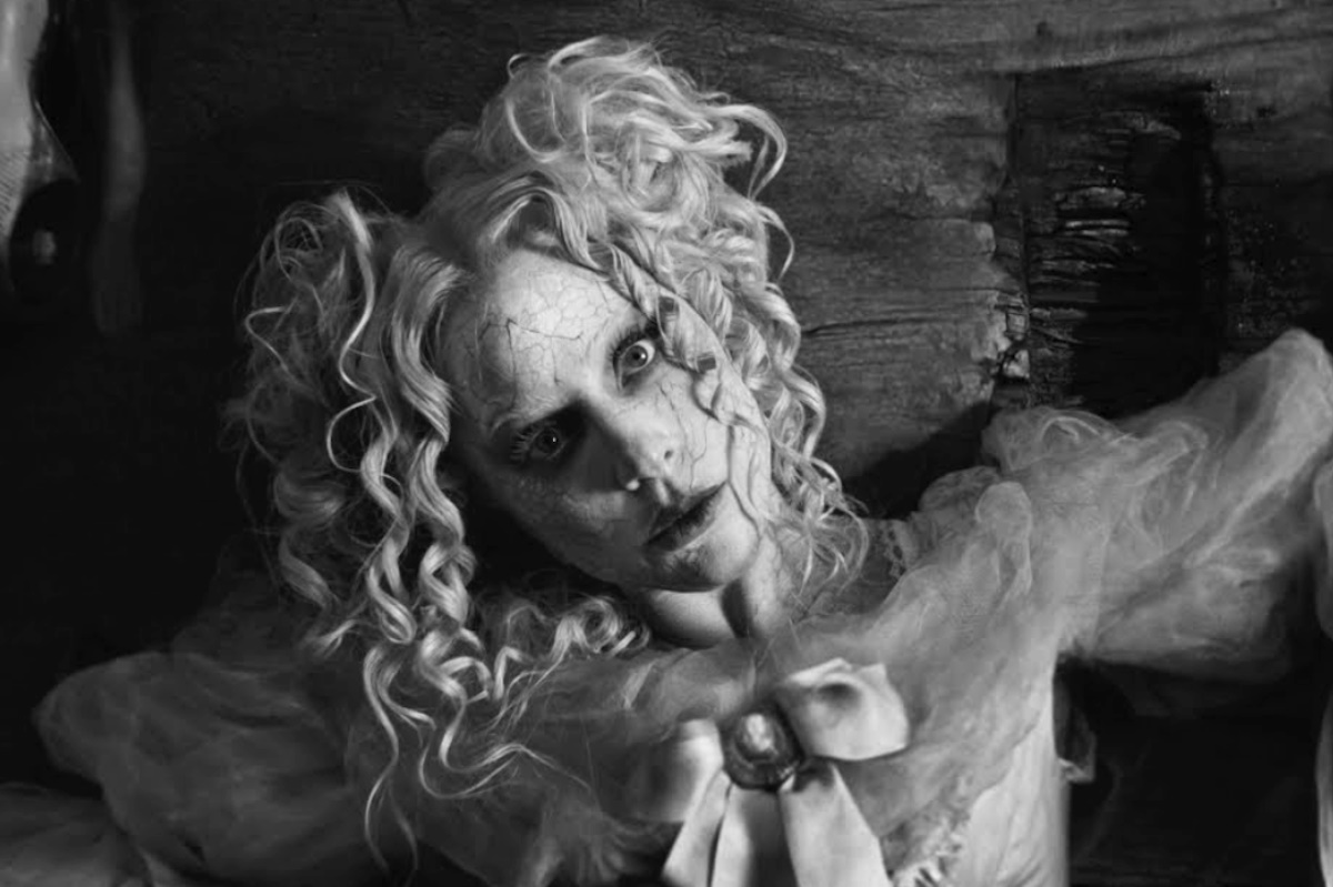 Lady Gaga lança clipe de ‘The Dead Dance’, em parceria inédita com Tim Burton