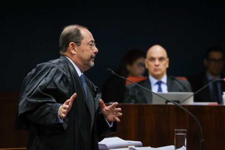 Defesas de Bolsonaro, Heleno, Braga Netto e Nogueira pedem absolvição no STF