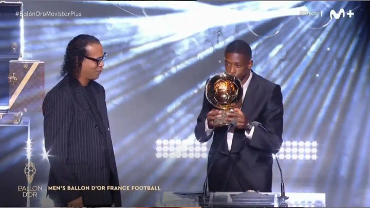 Ronaldinho entrega prêmio; Dembélé se emociona e chora no discurso. Veja vídeo