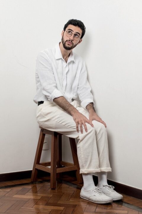 Filho de Caetano, Zeca Veloso prepara lançamento de seu primeiro álbum solo autoral