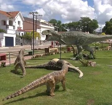 Conheça a cidade no interior da Bahia famosa por seus dinossauros
