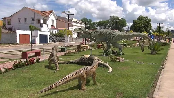 Conheça a cidade no interior da Bahia famosa por seus dinossauros