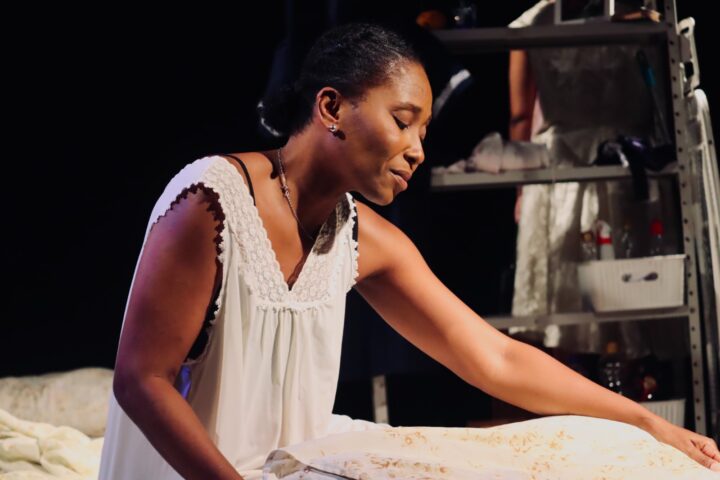 “¼ de Boa Sorte”: Teatro Sesi Rio Vermelho recebe peça sobre trabalhadoras domésticas