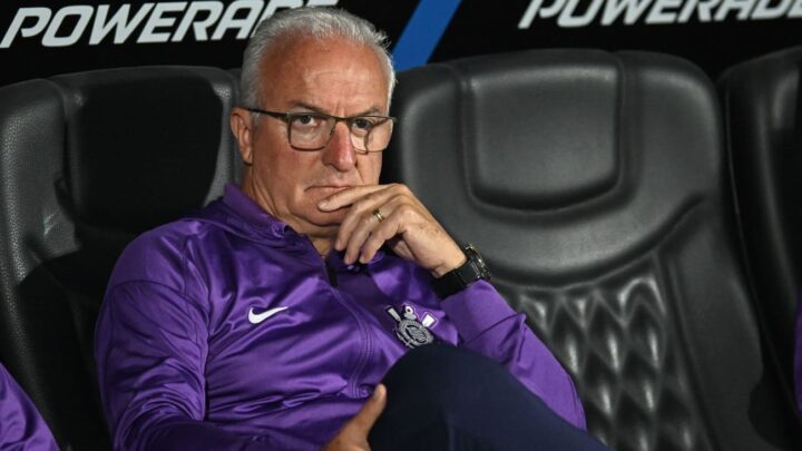 Dorival reage à cavadinha de Yuri Alberto: “com certeza não foi treinado dessa forma”