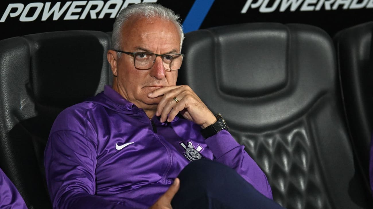 Dorival reage à cavadinha de Yuri Alberto: “com certeza não foi treinado dessa forma”