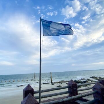 Setur-BA firma parceria para ampliar certificações da Bandeira Azul em praias baianas