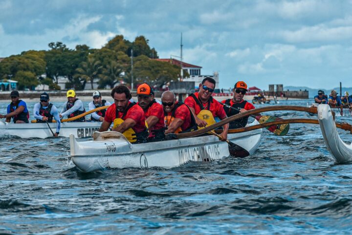 Praia de Inema recebe campeonato de canoa polinésia pela primeira vez